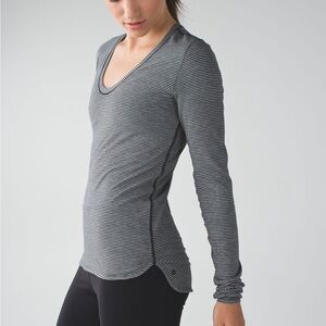 Lululemon Circadian Long Sleeve V Neck Tee Size M